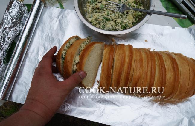 Батон с сыром и чесноком батон с сыром